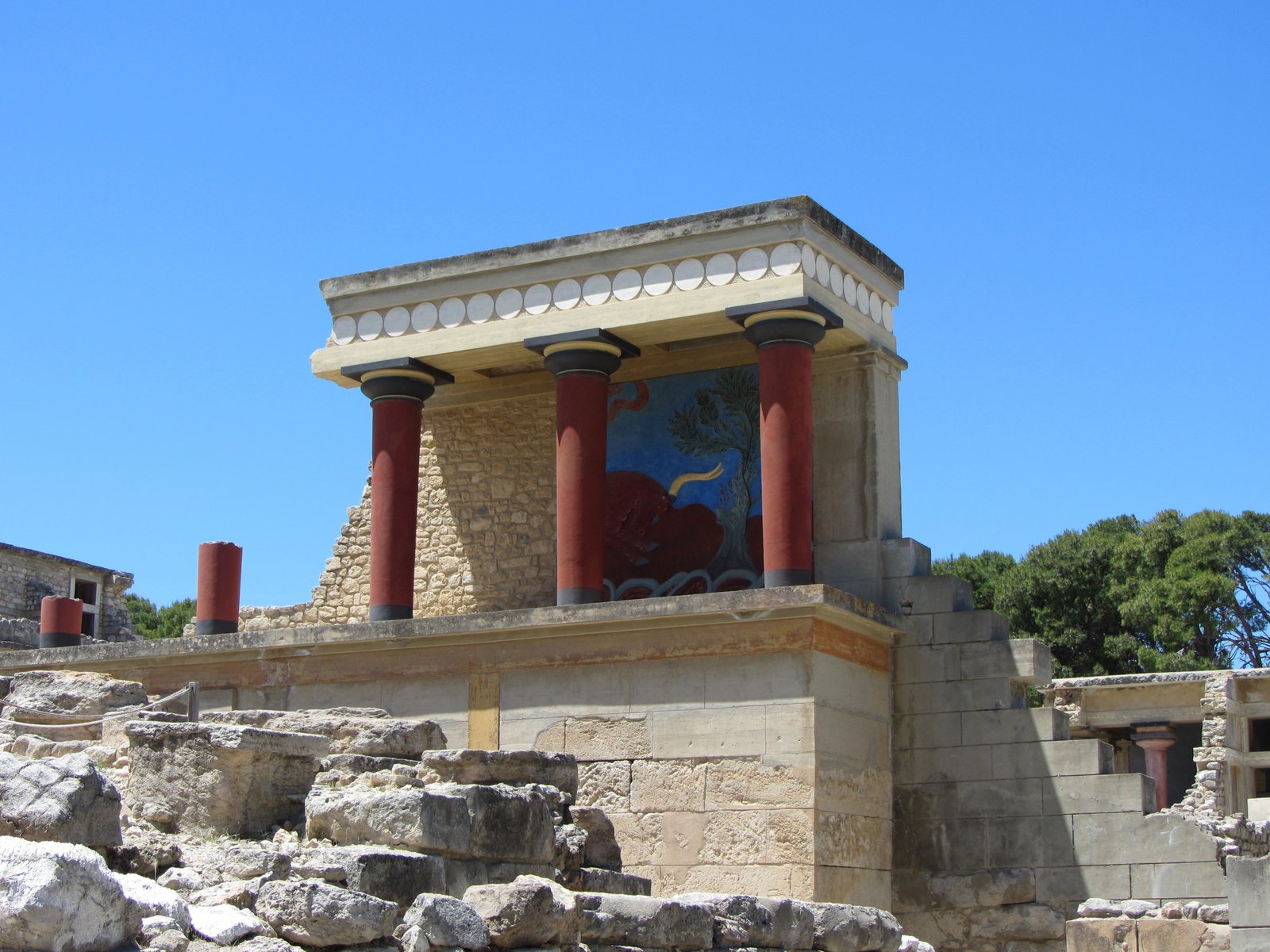 Ruinele palatului Knossos din Creta