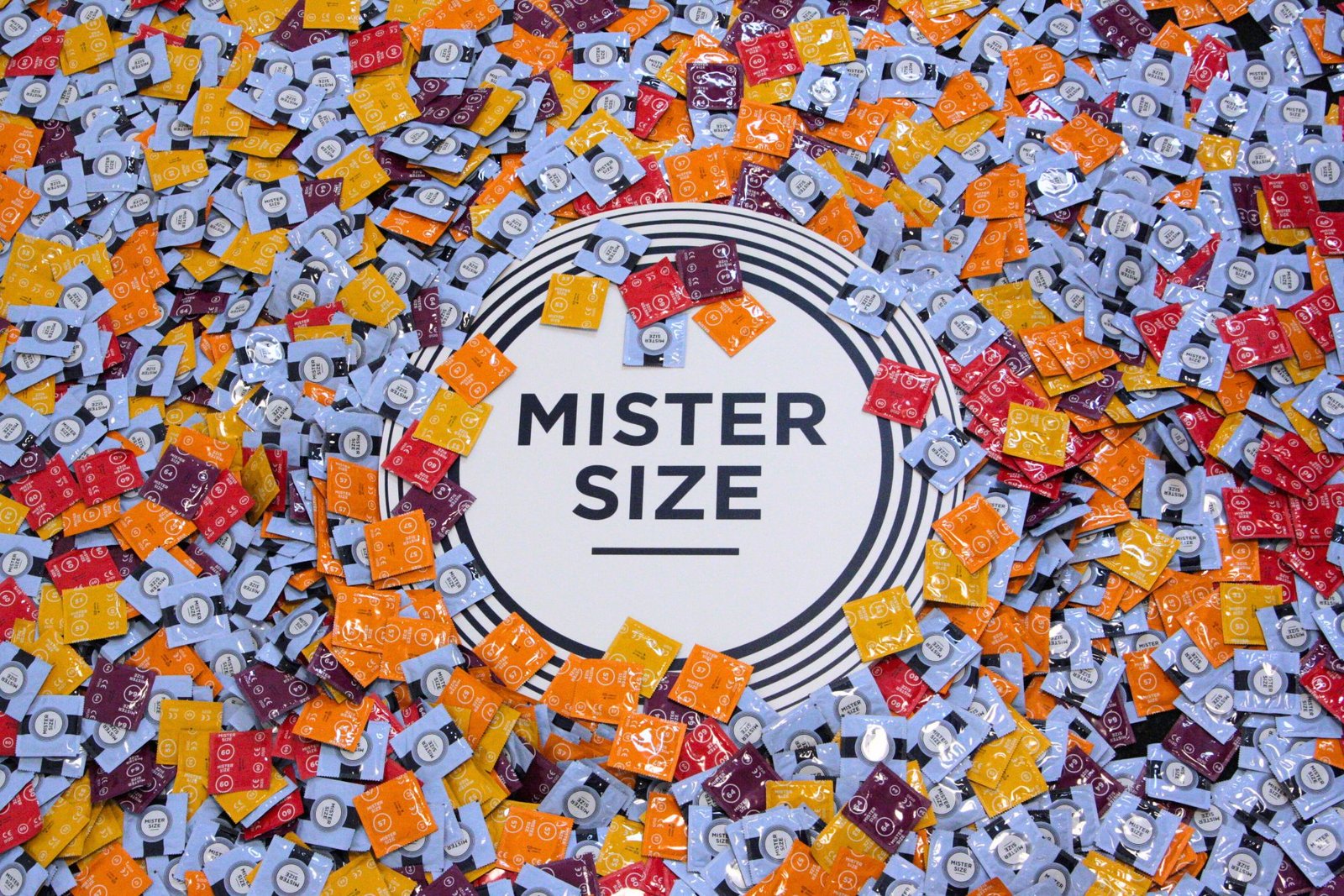 Diferite prezervative de la Mister Size cu diferite lățimi nominale